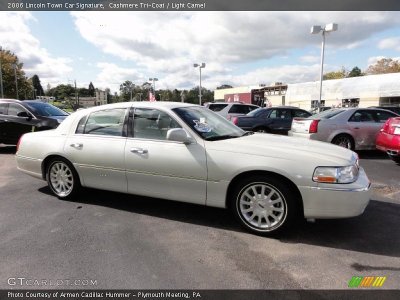 Cashmere Tri-Coat / Light Camel 2006 Lincoln Town Car Signature