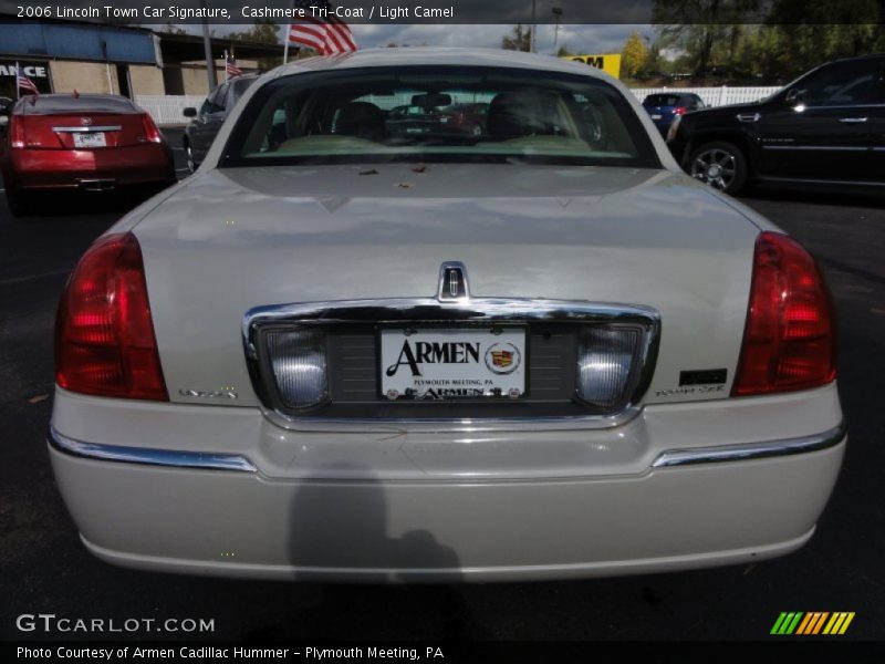 Cashmere Tri-Coat / Light Camel 2006 Lincoln Town Car Signature