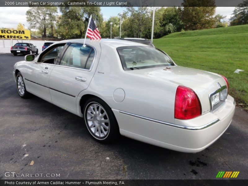 Cashmere Tri-Coat / Light Camel 2006 Lincoln Town Car Signature