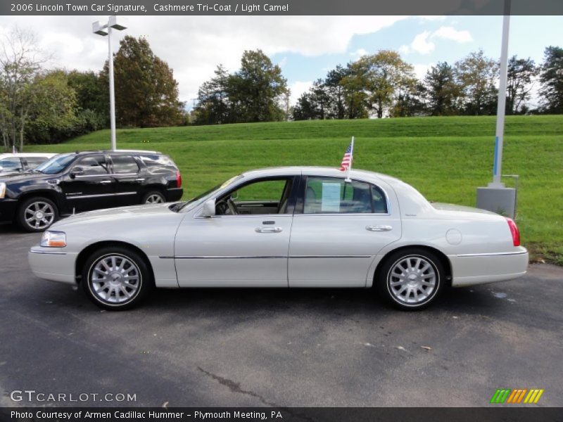  2006 Town Car Signature Cashmere Tri-Coat