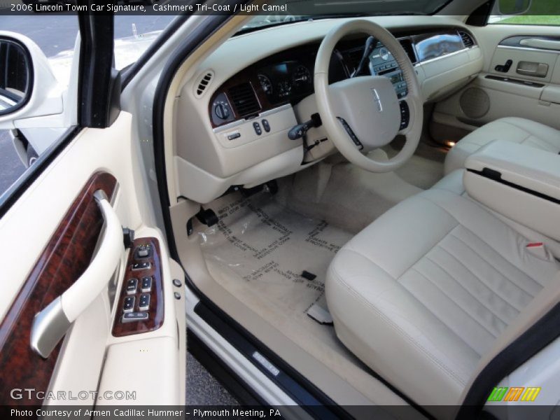 2006 Town Car Signature Light Camel Interior