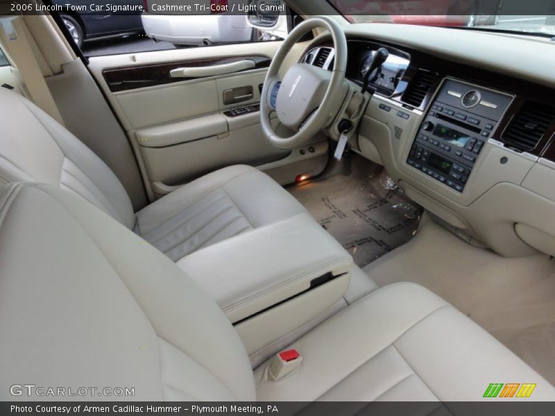  2006 Town Car Signature Light Camel Interior