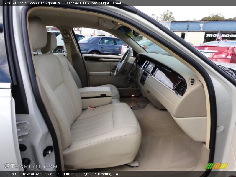  2006 Town Car Signature Light Camel Interior