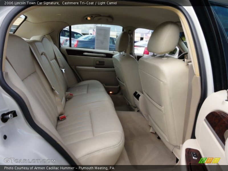  2006 Town Car Signature Light Camel Interior