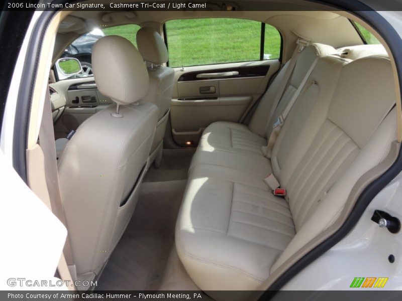  2006 Town Car Signature Light Camel Interior