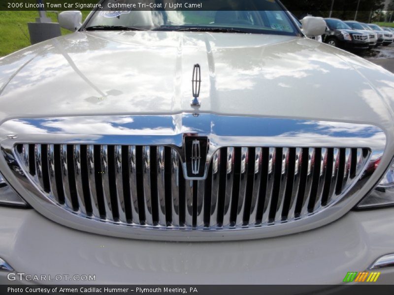  2006 Town Car Signature Logo