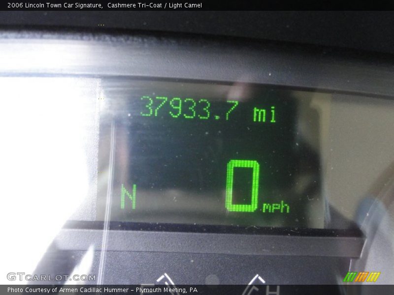 Cashmere Tri-Coat / Light Camel 2006 Lincoln Town Car Signature