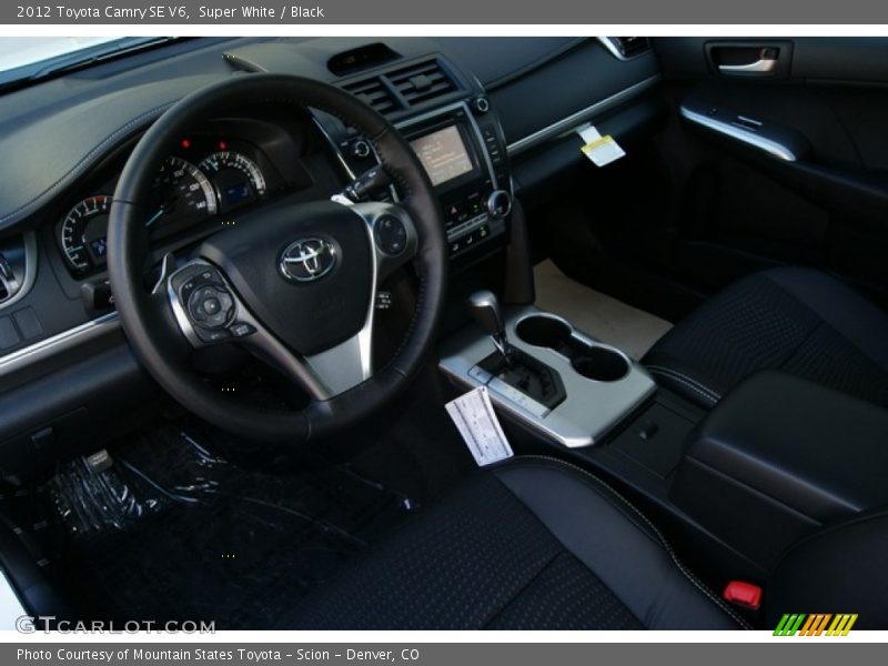 Super White / Black 2012 Toyota Camry SE V6