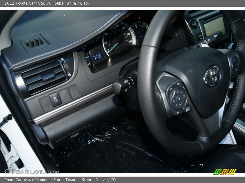 Super White / Black 2012 Toyota Camry SE V6
