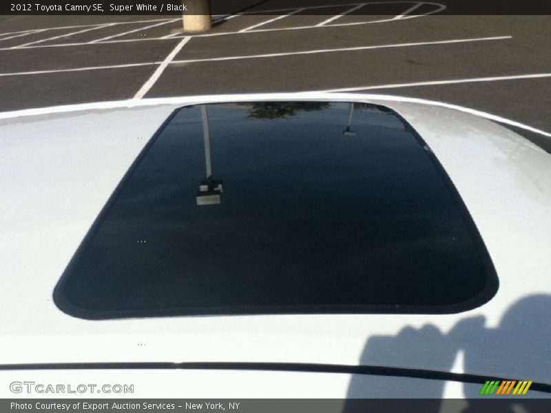 Super White / Black 2012 Toyota Camry SE