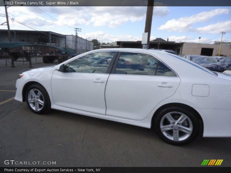 Super White / Black 2012 Toyota Camry SE