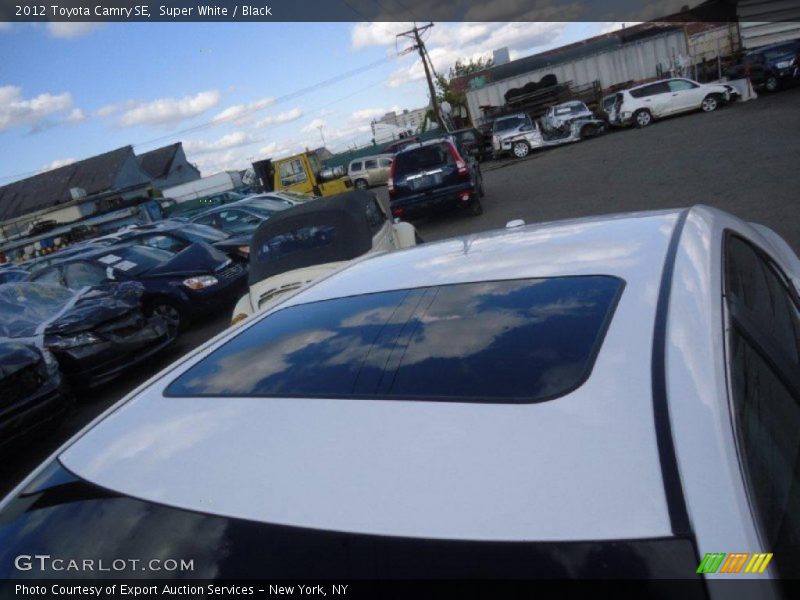 Super White / Black 2012 Toyota Camry SE