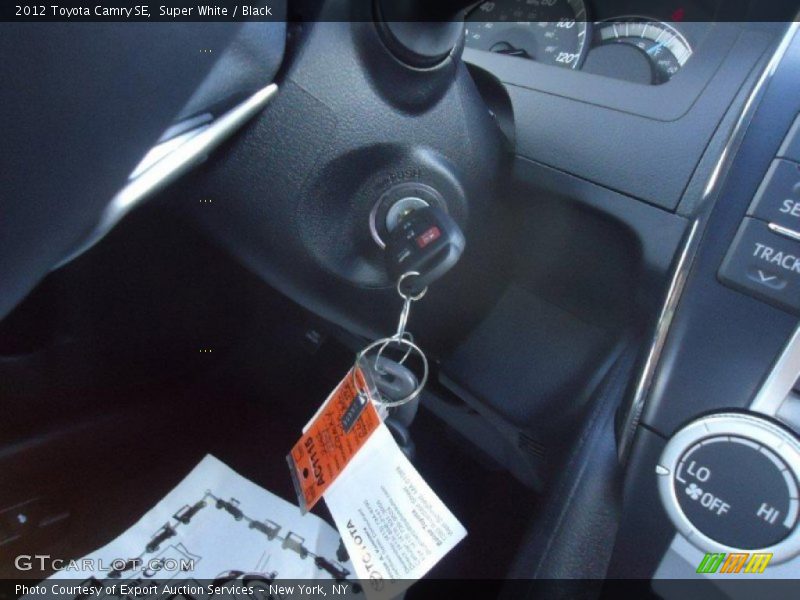Super White / Black 2012 Toyota Camry SE