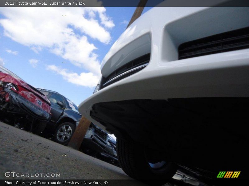 Super White / Black 2012 Toyota Camry SE