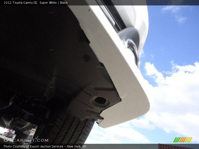 Super White / Black 2012 Toyota Camry SE