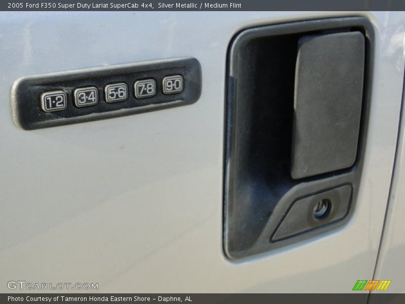Silver Metallic / Medium Flint 2005 Ford F350 Super Duty Lariat SuperCab 4x4