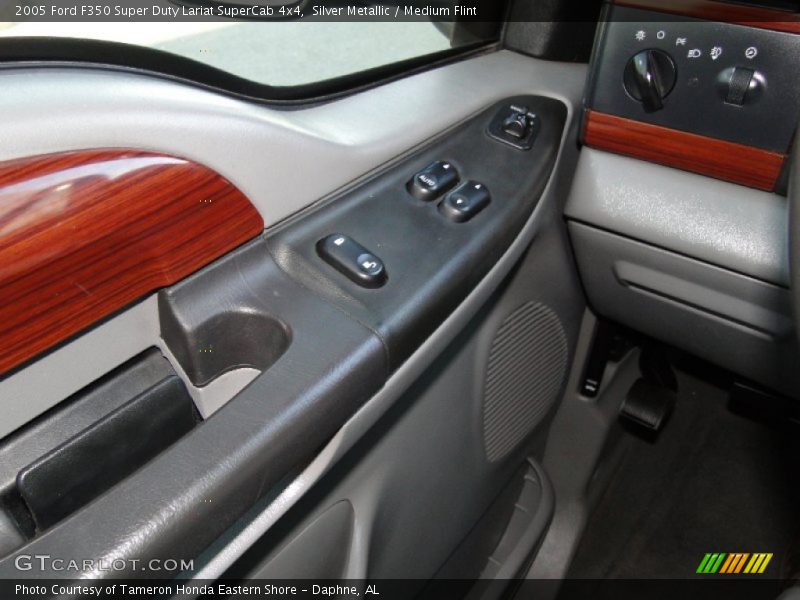 Silver Metallic / Medium Flint 2005 Ford F350 Super Duty Lariat SuperCab 4x4
