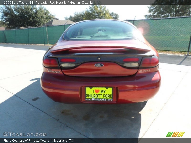 Toreador Red Metallic / Medium Graphite 1999 Ford Taurus SE