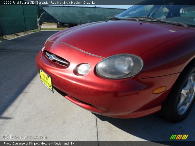 Toreador Red Metallic / Medium Graphite 1999 Ford Taurus SE