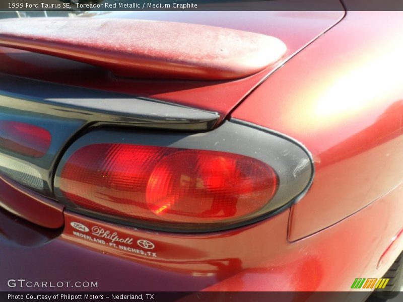 Toreador Red Metallic / Medium Graphite 1999 Ford Taurus SE
