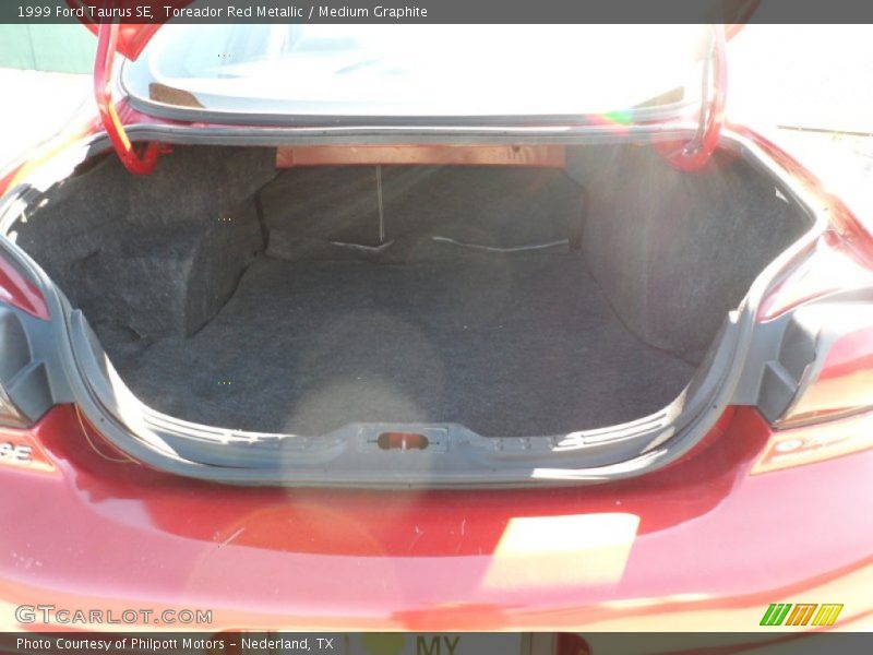 Toreador Red Metallic / Medium Graphite 1999 Ford Taurus SE