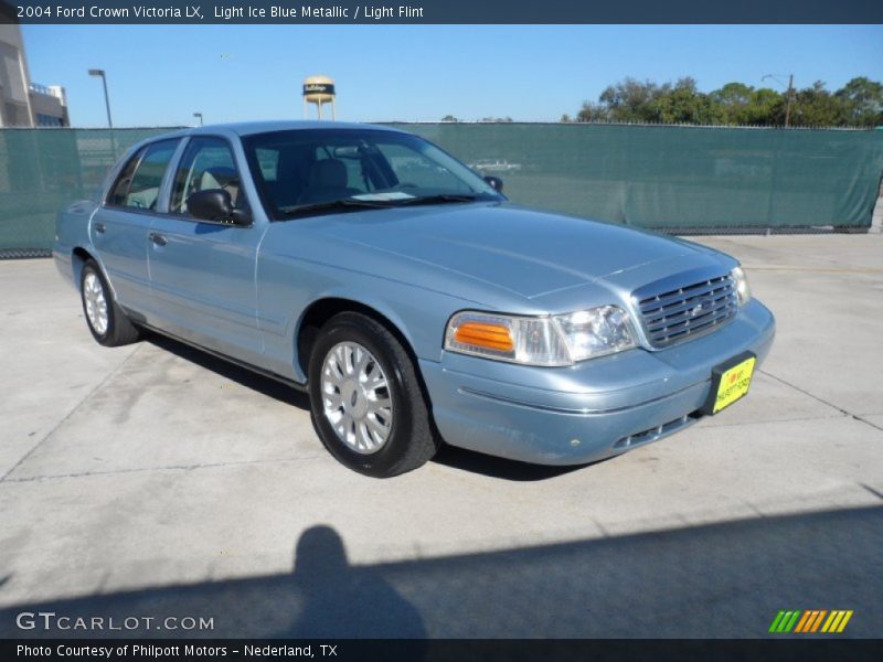 Light Ice Blue Metallic / Light Flint 2004 Ford Crown Victoria LX