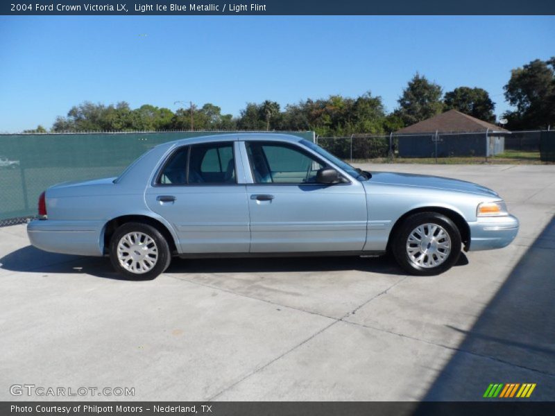 Light Ice Blue Metallic / Light Flint 2004 Ford Crown Victoria LX