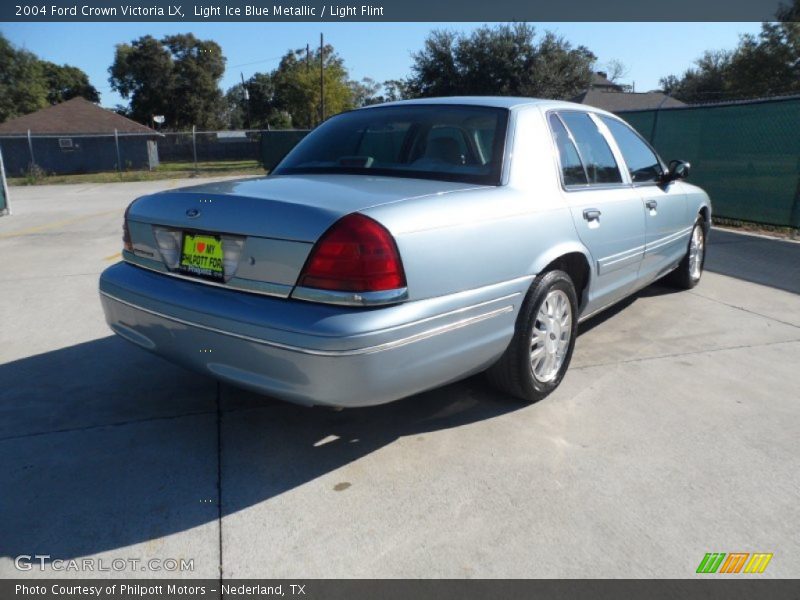 Light Ice Blue Metallic / Light Flint 2004 Ford Crown Victoria LX