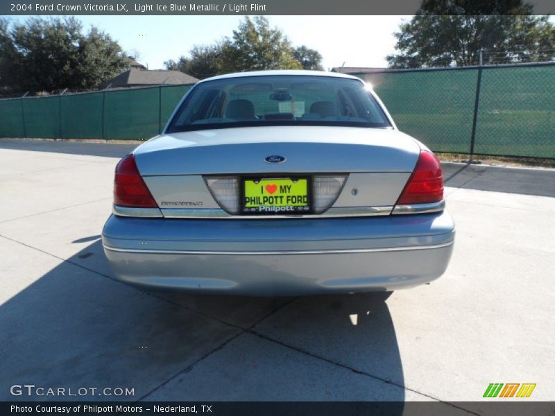 Light Ice Blue Metallic / Light Flint 2004 Ford Crown Victoria LX