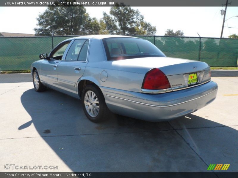Light Ice Blue Metallic / Light Flint 2004 Ford Crown Victoria LX
