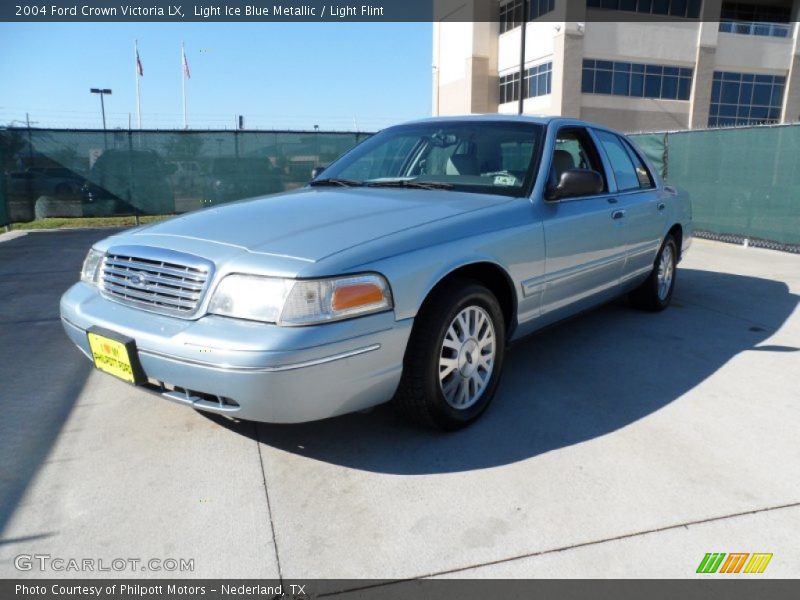 Light Ice Blue Metallic / Light Flint 2004 Ford Crown Victoria LX