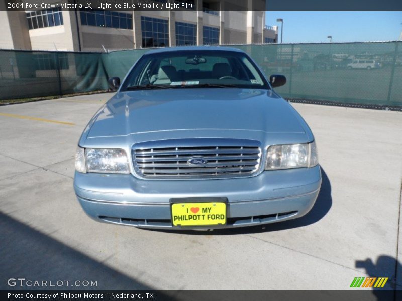 Light Ice Blue Metallic / Light Flint 2004 Ford Crown Victoria LX