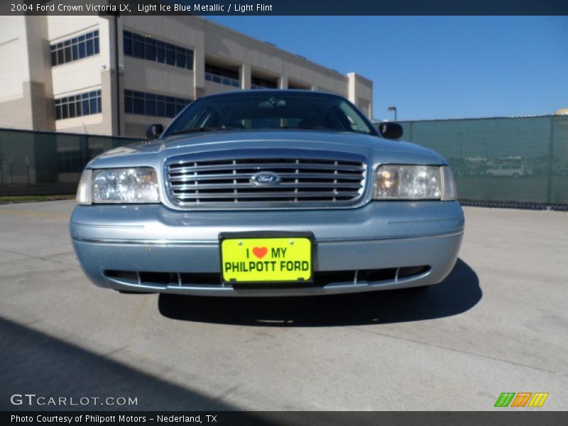 Light Ice Blue Metallic / Light Flint 2004 Ford Crown Victoria LX