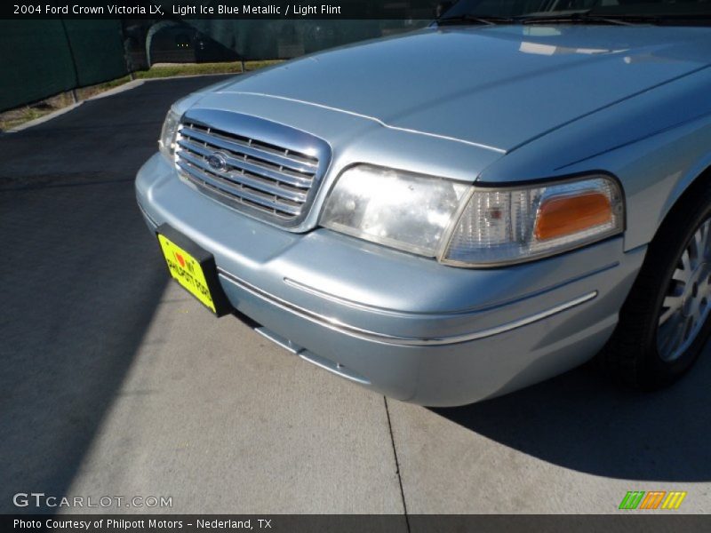 Light Ice Blue Metallic / Light Flint 2004 Ford Crown Victoria LX