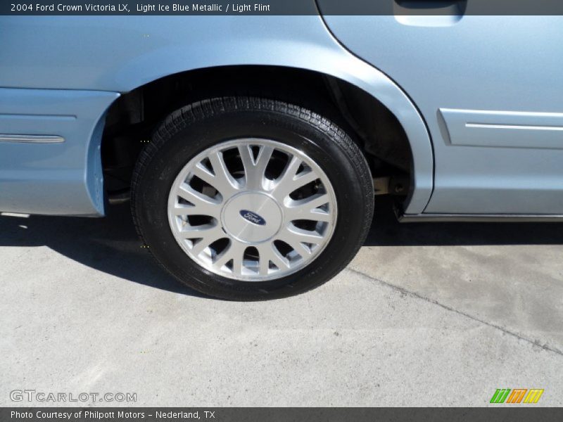 Light Ice Blue Metallic / Light Flint 2004 Ford Crown Victoria LX