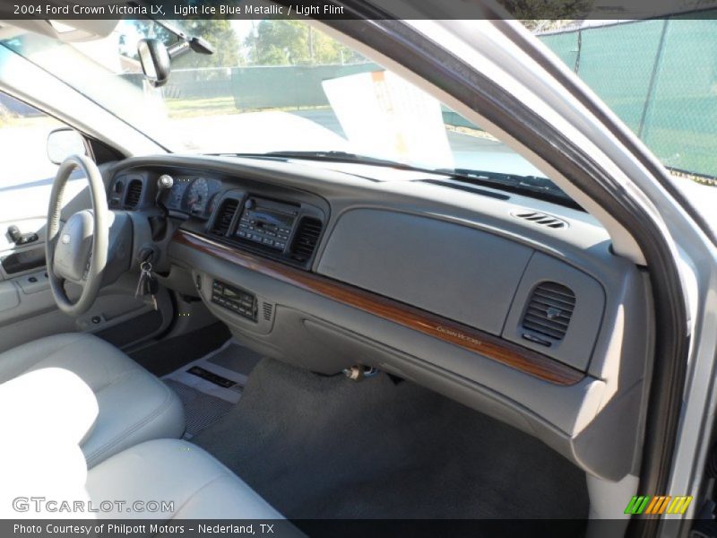 Light Ice Blue Metallic / Light Flint 2004 Ford Crown Victoria LX