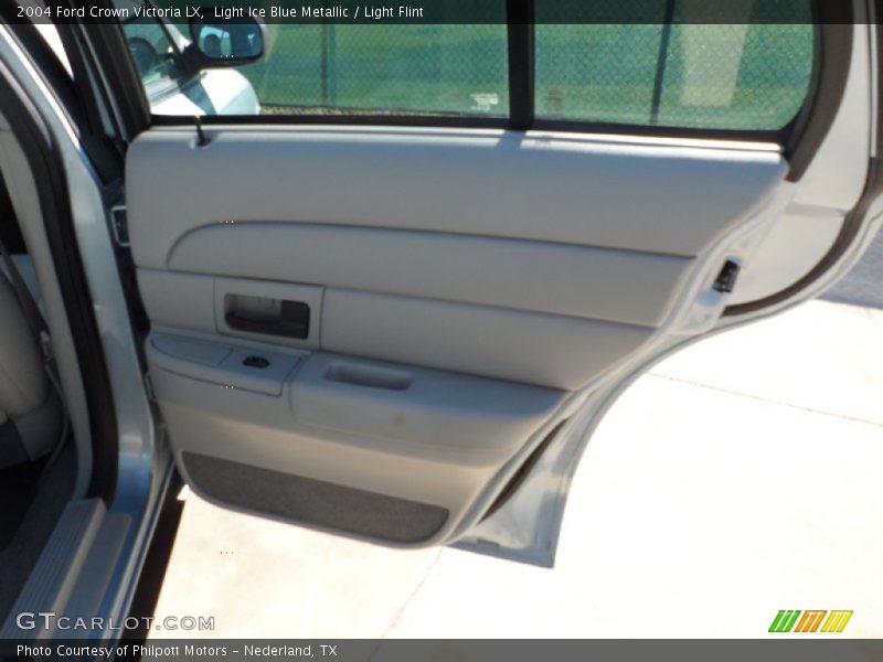 Light Ice Blue Metallic / Light Flint 2004 Ford Crown Victoria LX