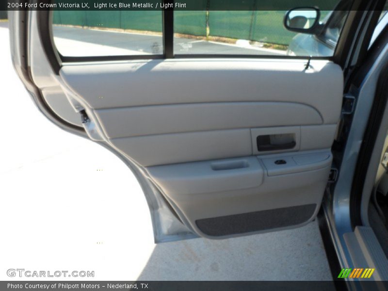 Light Ice Blue Metallic / Light Flint 2004 Ford Crown Victoria LX