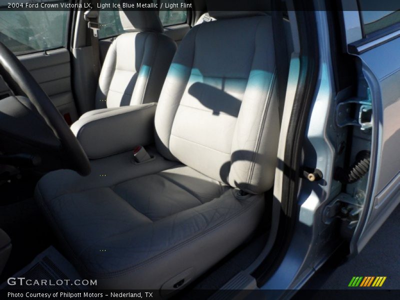 Light Ice Blue Metallic / Light Flint 2004 Ford Crown Victoria LX