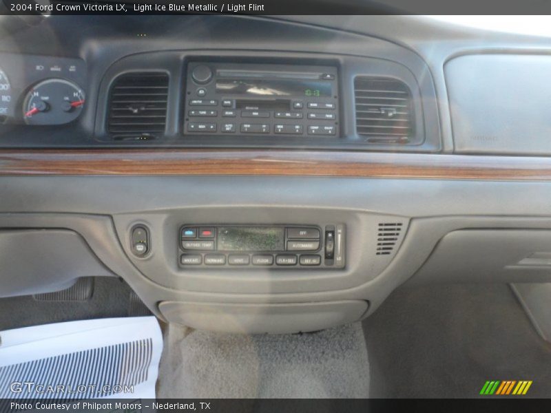 Light Ice Blue Metallic / Light Flint 2004 Ford Crown Victoria LX