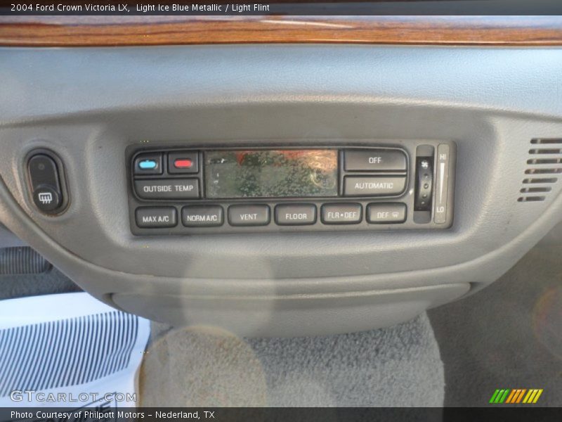 Light Ice Blue Metallic / Light Flint 2004 Ford Crown Victoria LX
