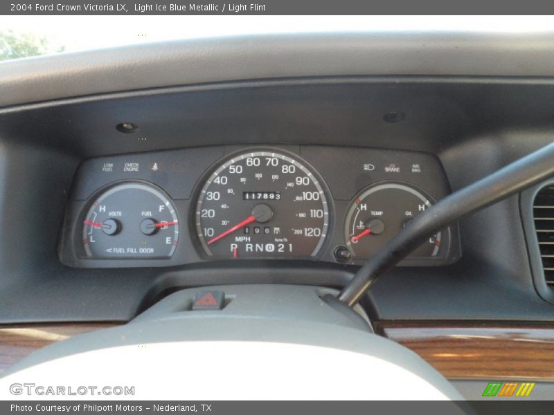 Light Ice Blue Metallic / Light Flint 2004 Ford Crown Victoria LX