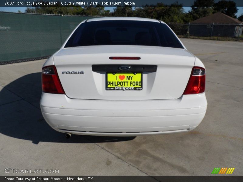 Cloud 9 White / Dark Pebble/Light Pebble 2007 Ford Focus ZX4 S Sedan