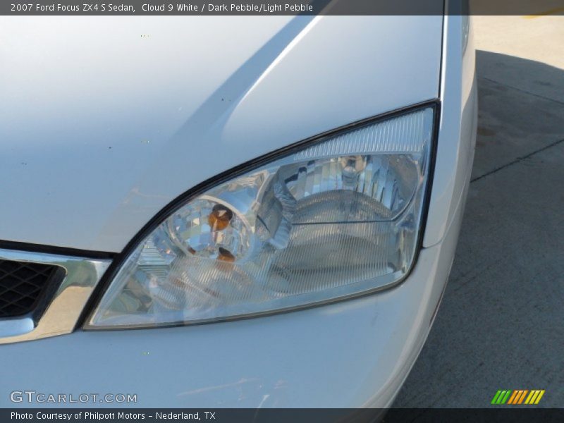Cloud 9 White / Dark Pebble/Light Pebble 2007 Ford Focus ZX4 S Sedan