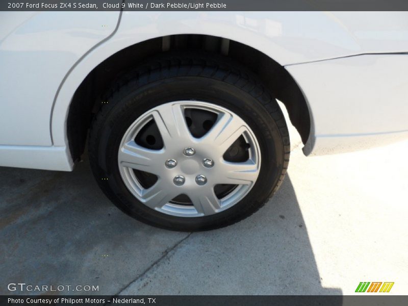 Cloud 9 White / Dark Pebble/Light Pebble 2007 Ford Focus ZX4 S Sedan