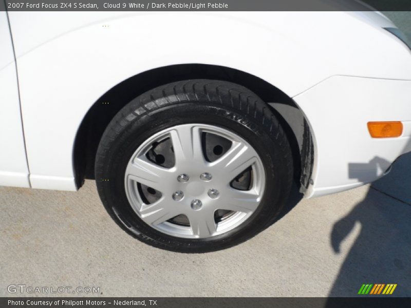 Cloud 9 White / Dark Pebble/Light Pebble 2007 Ford Focus ZX4 S Sedan