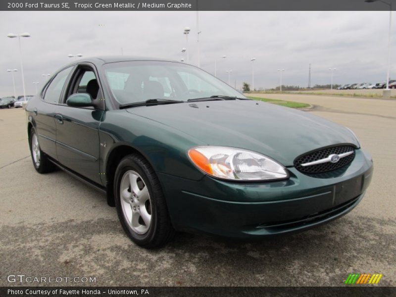 Front 3/4 View of 2000 Taurus SE