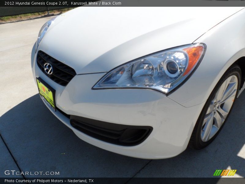 Karussell White / Black Cloth 2012 Hyundai Genesis Coupe 2.0T