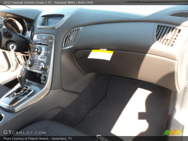 Karussell White / Black Cloth 2012 Hyundai Genesis Coupe 2.0T