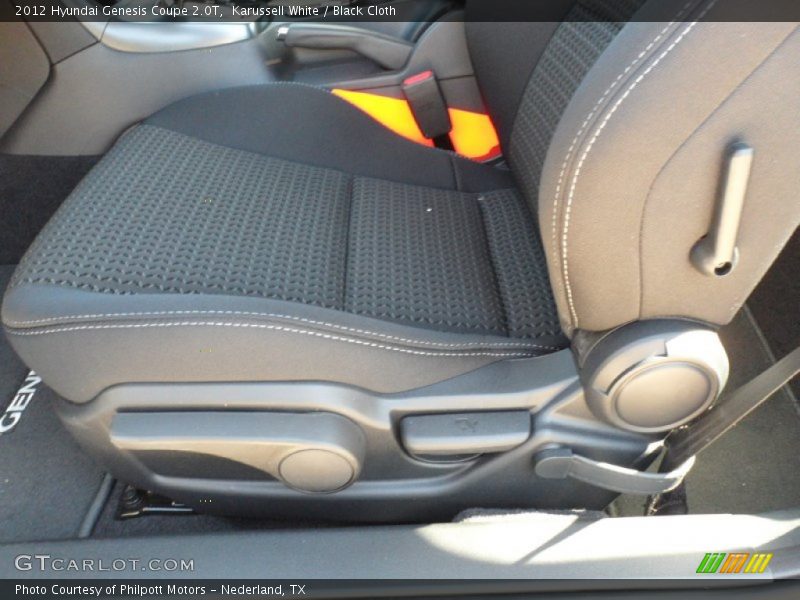 Karussell White / Black Cloth 2012 Hyundai Genesis Coupe 2.0T